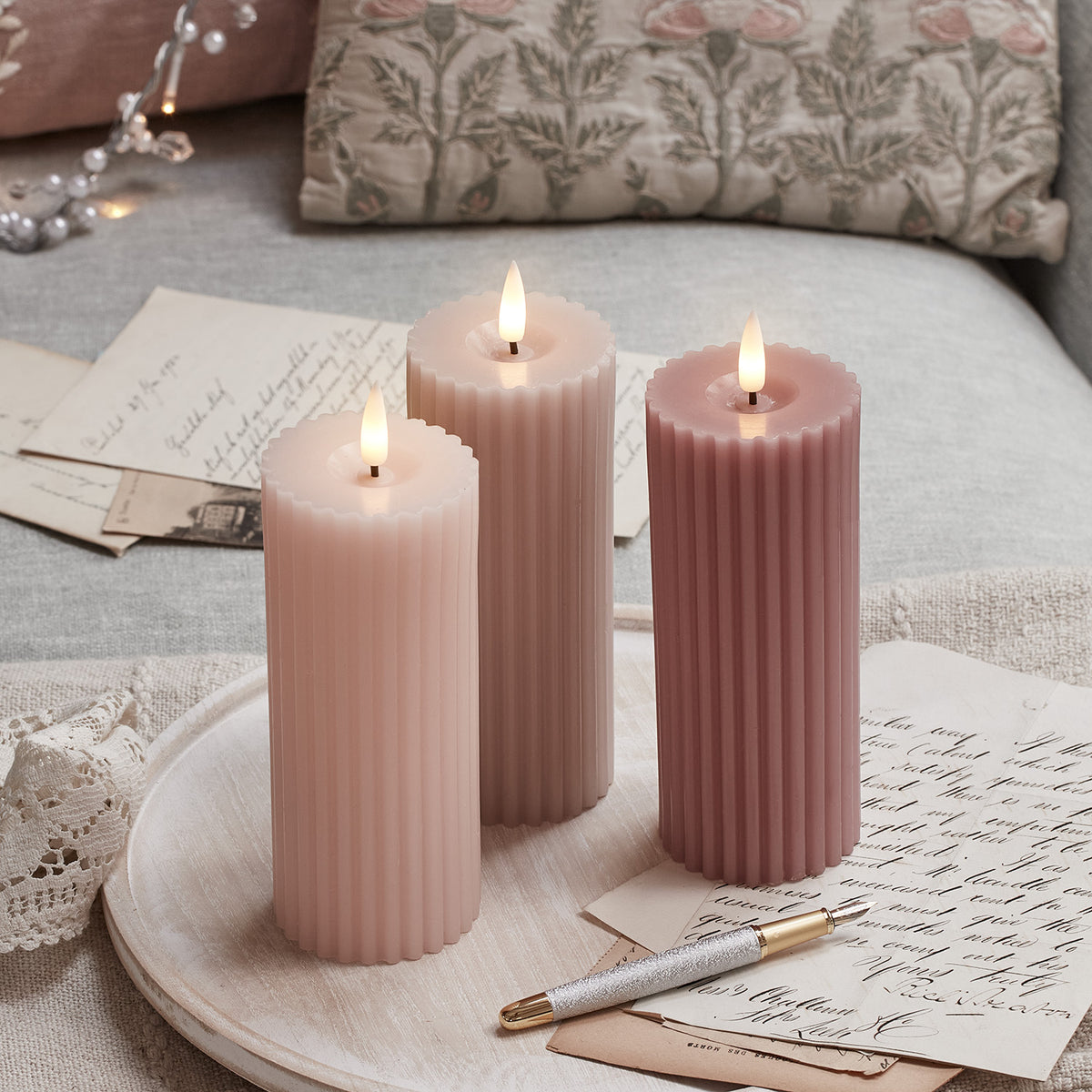 TruGlow® LED Kerzen Echtwachs Trio rosa geriffelt mit Fernbedienung