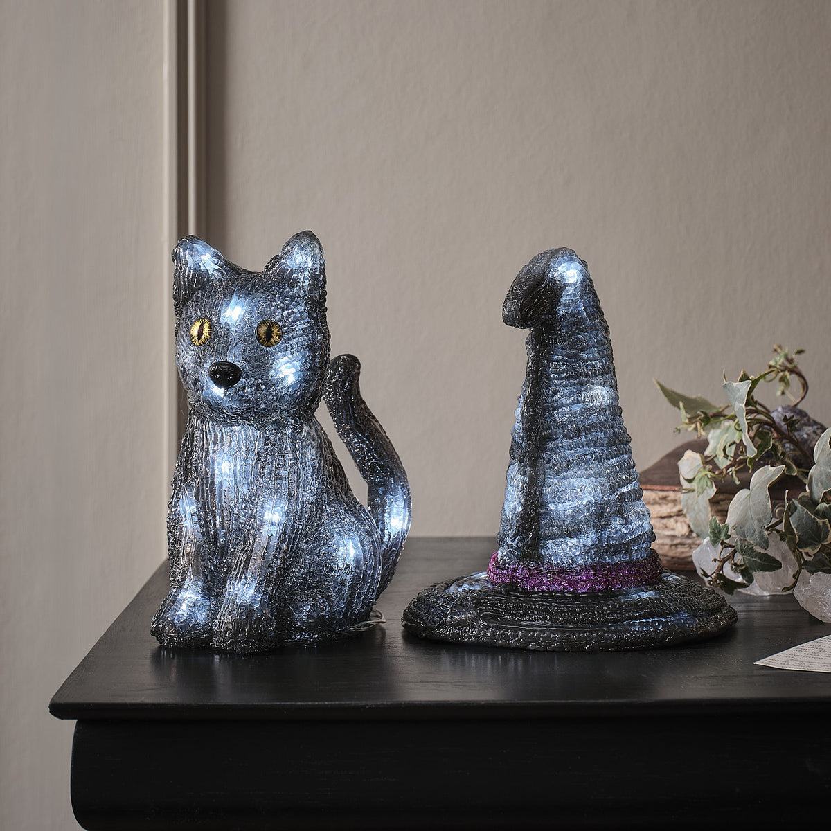 "Jet" die LED-Halloween Katze für den Außenbereich beleuchtet im Set