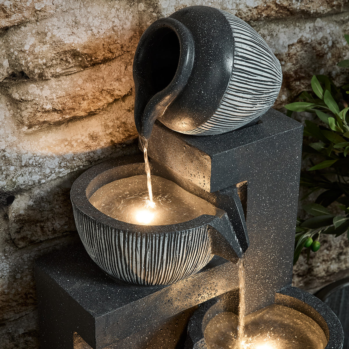 Darnbrook 116cm LED Gartenbrunnen Kaskade