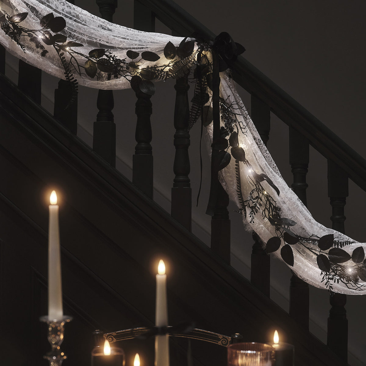 HA25012_1_8m-halloweengirlande-schwarzes-laub-mit-beleuchtung_12
