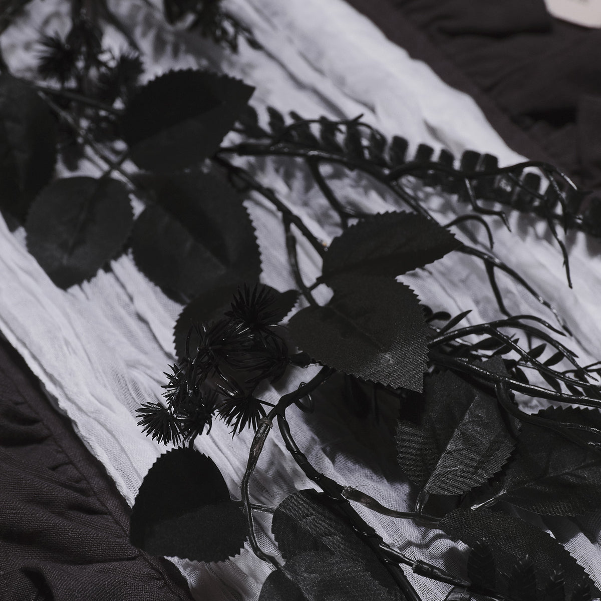 1,8m Halloweengirlande schwarzes Laub mit Beleuchtung