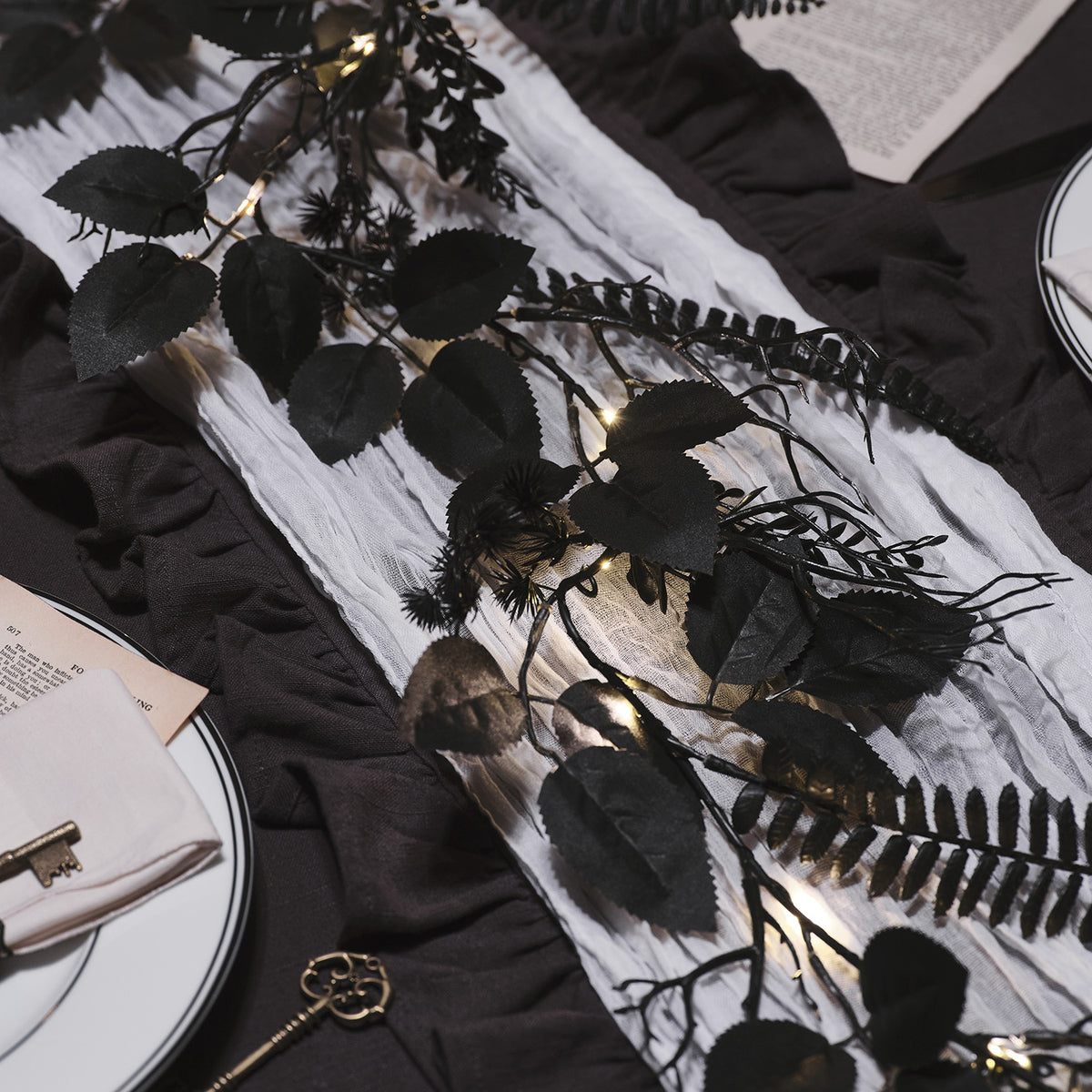 1,8m Halloweengirlande schwarzes Laub mit Beleuchtung