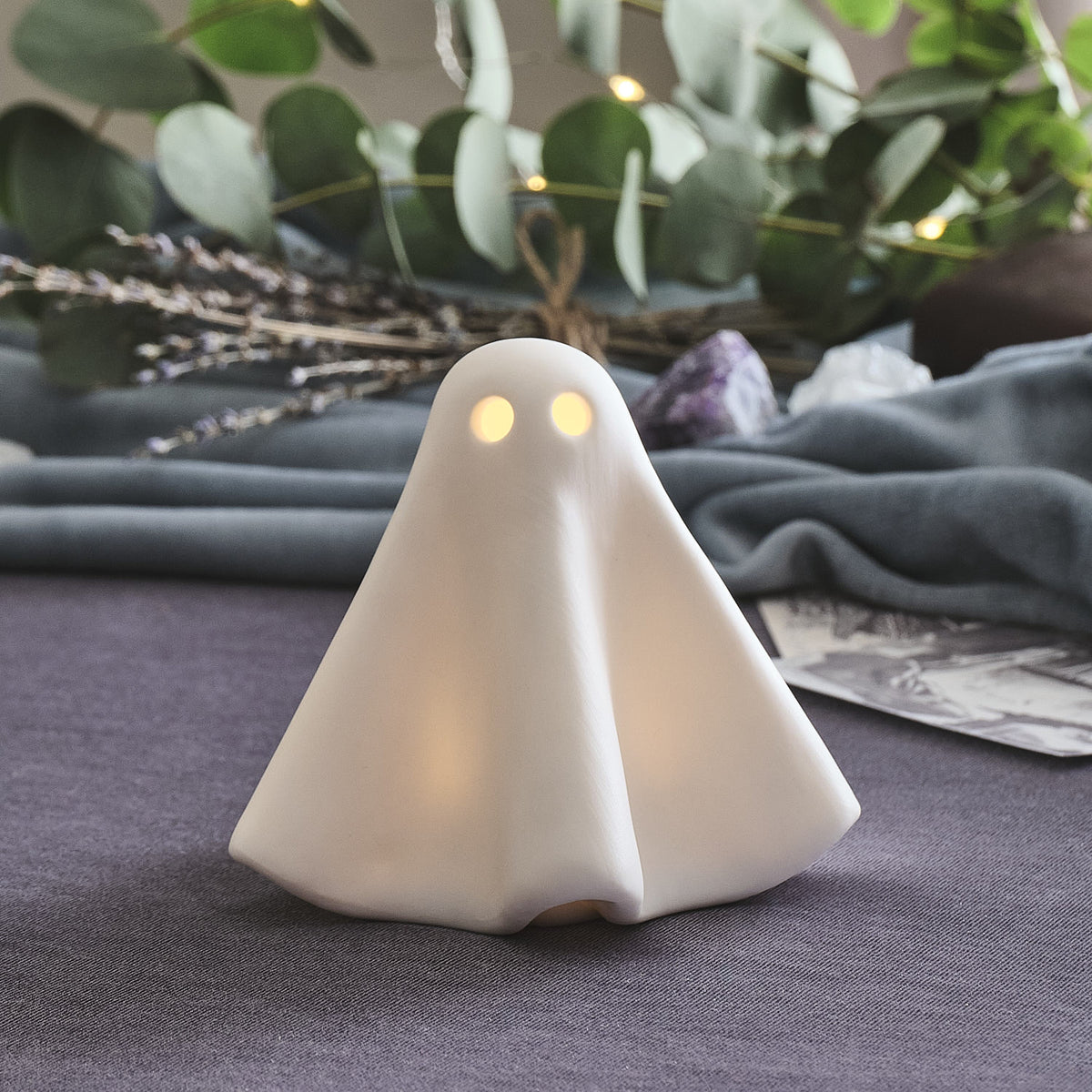 Gerald der LED-Halloween-Geist aus Porzellan beleuchtet
