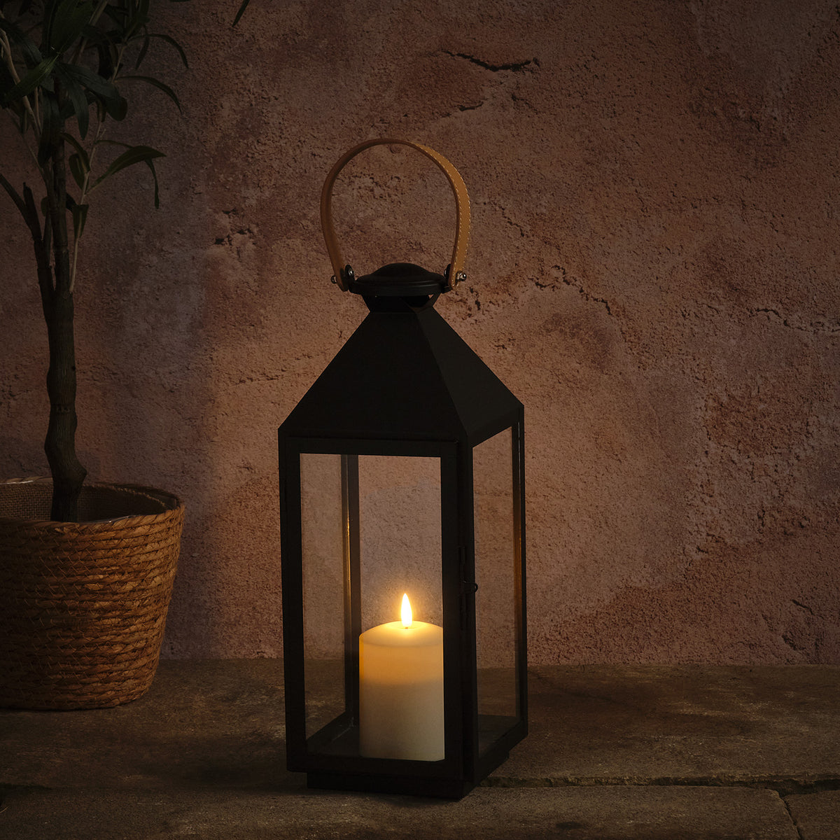 Schwarze "Brixham" TruGlow® LED-Laterne mit Ledergriff
