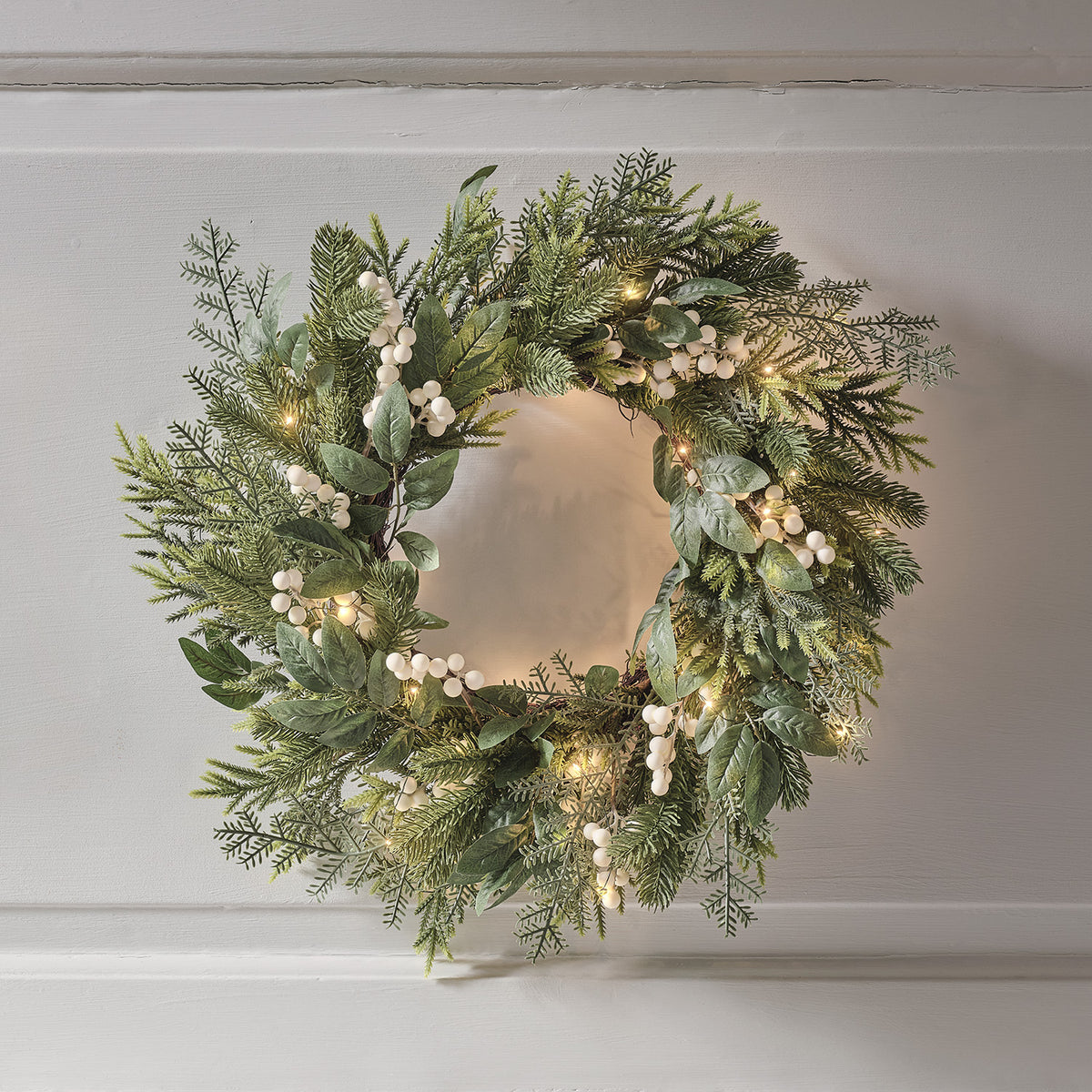 50cm Weihnachtskranz weiße Beeren mit Beleuchtung