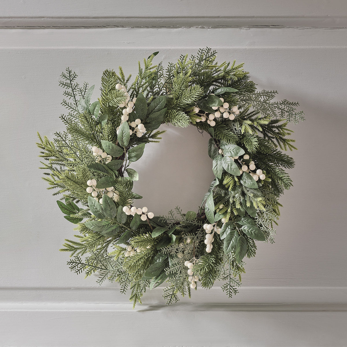 50cm Weihnachtskranz weiße Beeren mit Beleuchtung