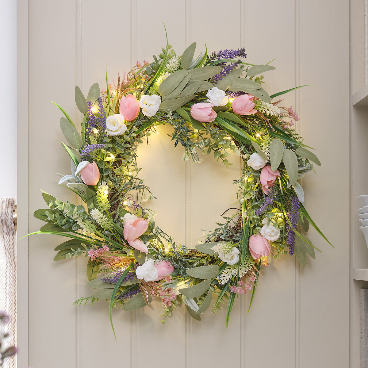 Batteriebetriebener LED-Tulpenkranz 55cm mit Lavendel & Rosen