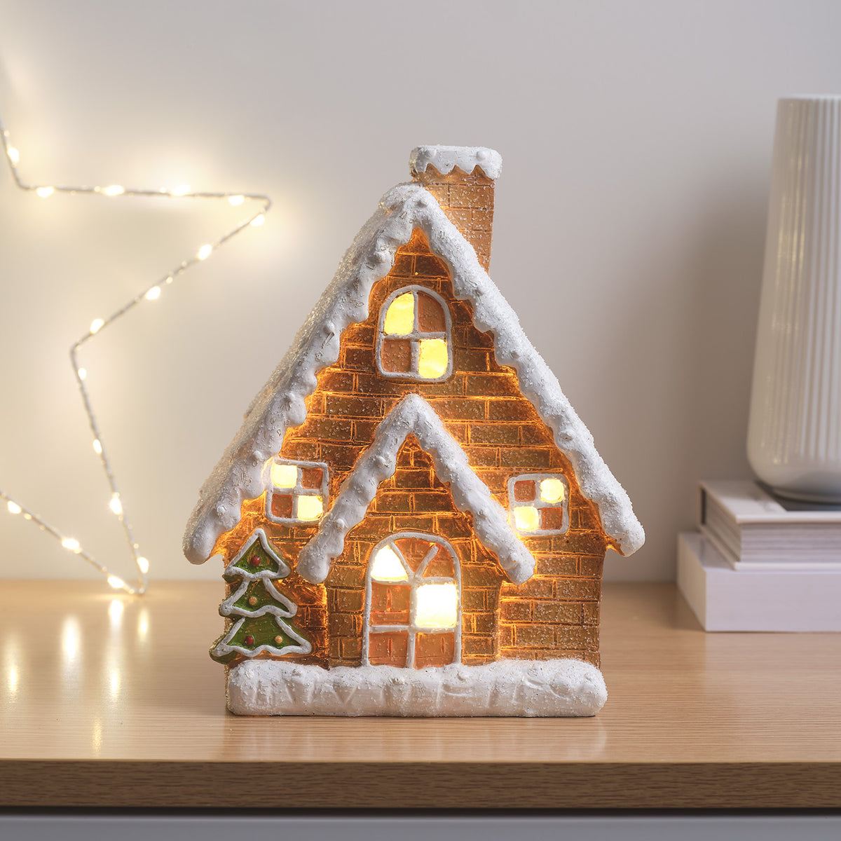 Leuchtende Häuschen & Lichterkette mit Lebkuchenmännchen
