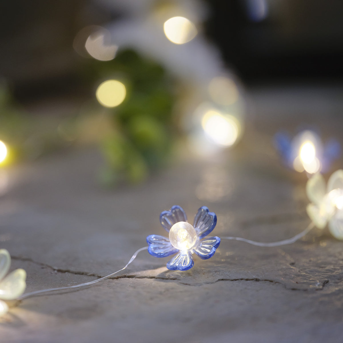 Blaue & weiße Mikro-LED-Blumenlichterkette Warmweiß mit Timer