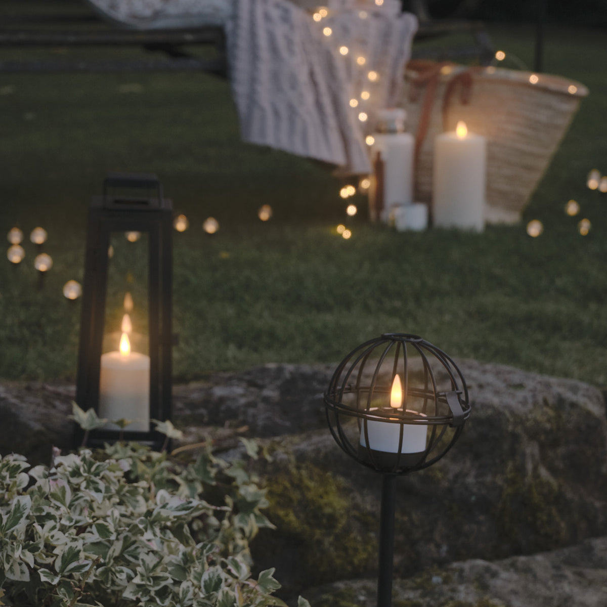 4er Set Outdoor TruGlow® Solar-Teelichter mit Erdspieß Gartenparty Duo mit Laterne