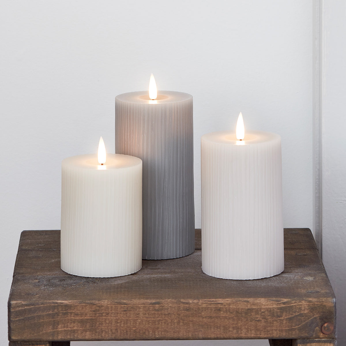 TruGlow® LED Kerzen Echtwachs Trio geriffelt grau