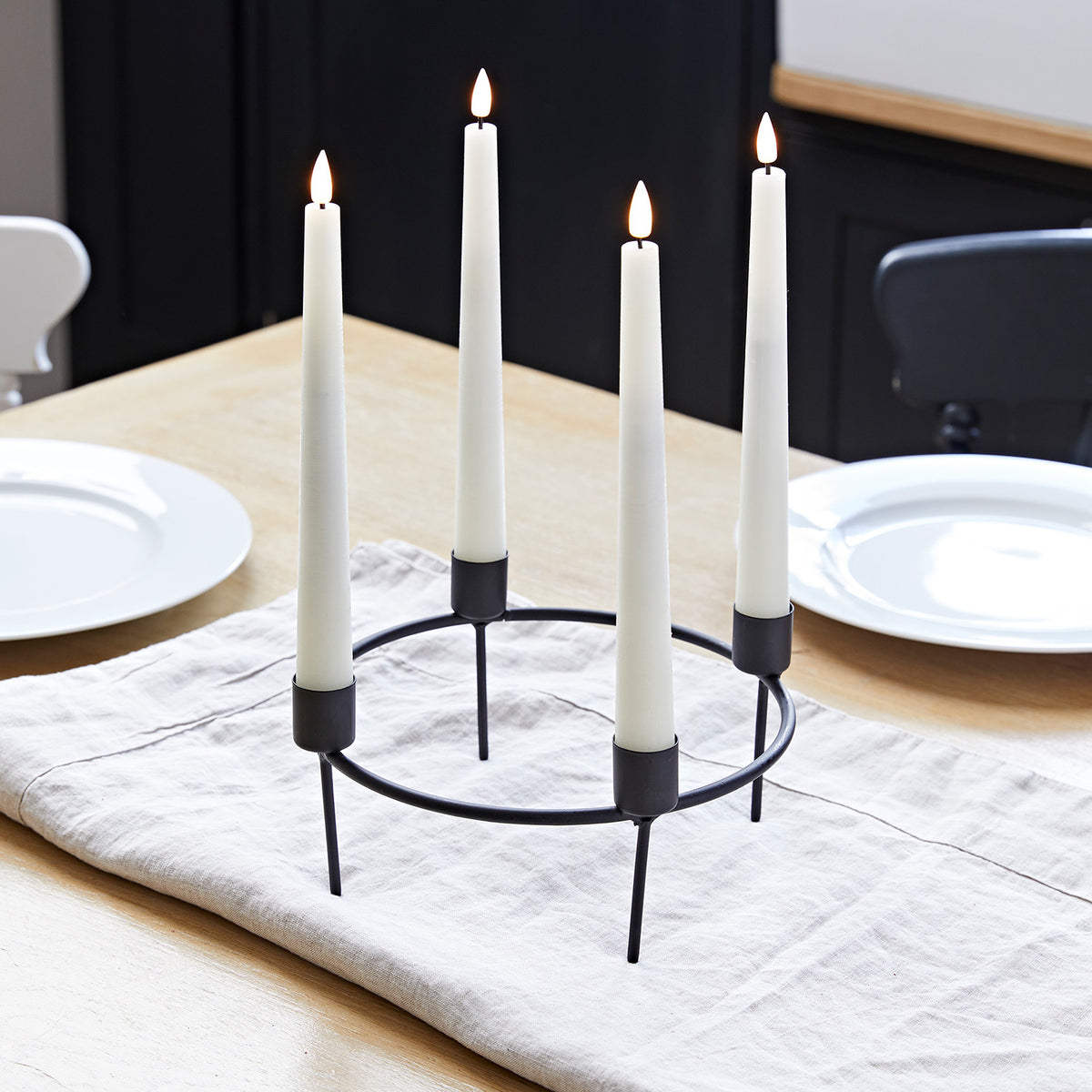 Kerzenständer Tischdeko mit 4 TruGlow® LED Stabkerzen Echtwachs inkl. Fernbedienung